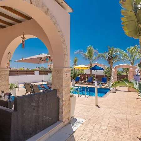 Adamantia Villa